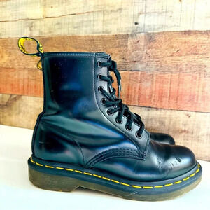 Dr. Martens 8 Eye Boots